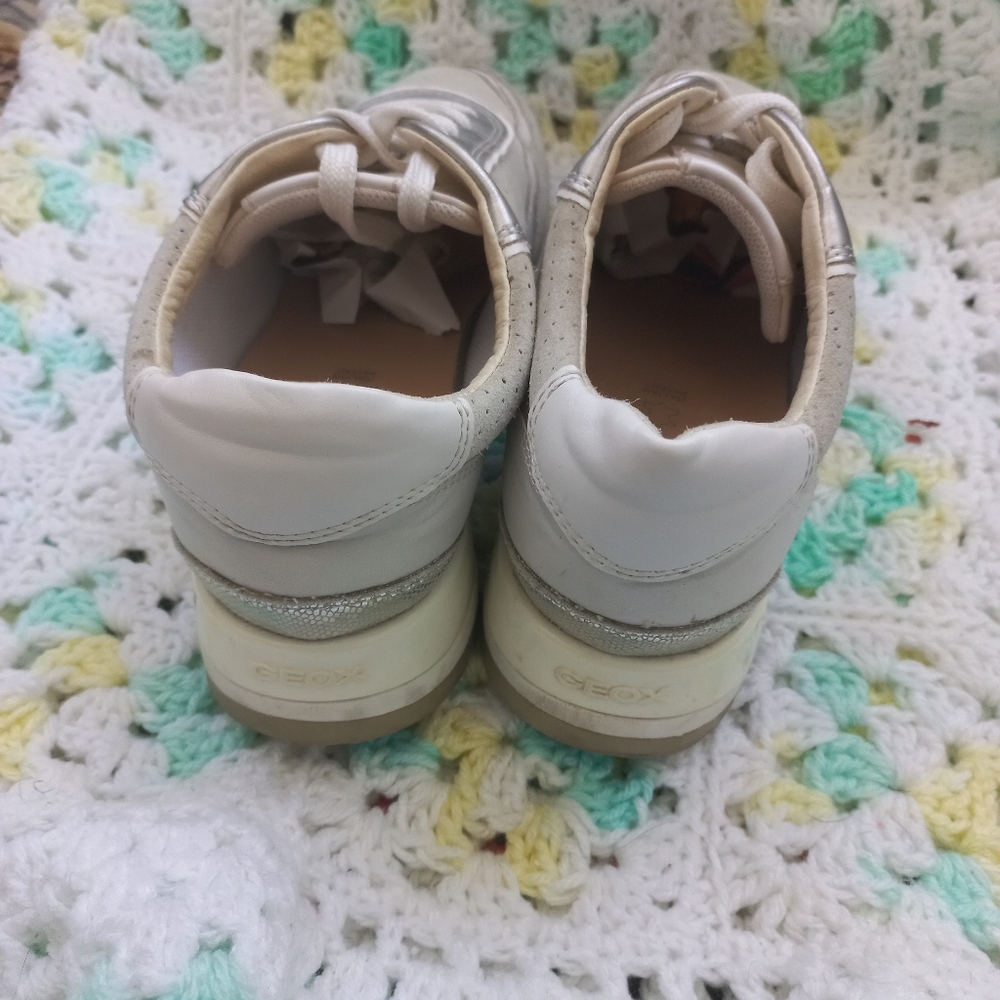 Geox Respira Women's Tabelya Suede Off White/Grey Low-Top Sneakers Size 7 US - Picture 7 of 15